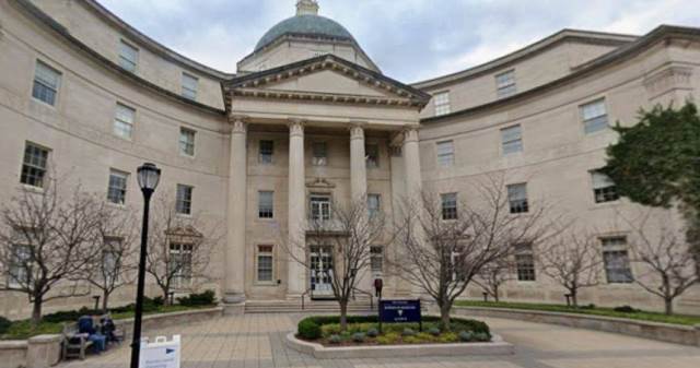 曾在耶魯大學醫院當清潔工　32歲女錄取住院醫師圓夢！勵志故事感動網